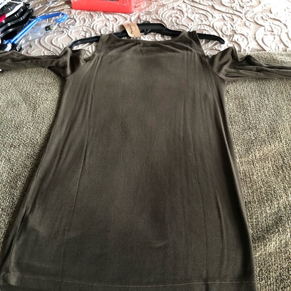 Michael Stars 8885 Loden 3/4 Sleeve Cold Shoulder Top Size Small New - Picture 7 of 7